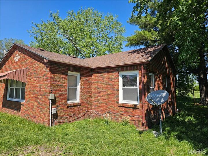 Property Photo: 1331 E Union Avenue IL 62056