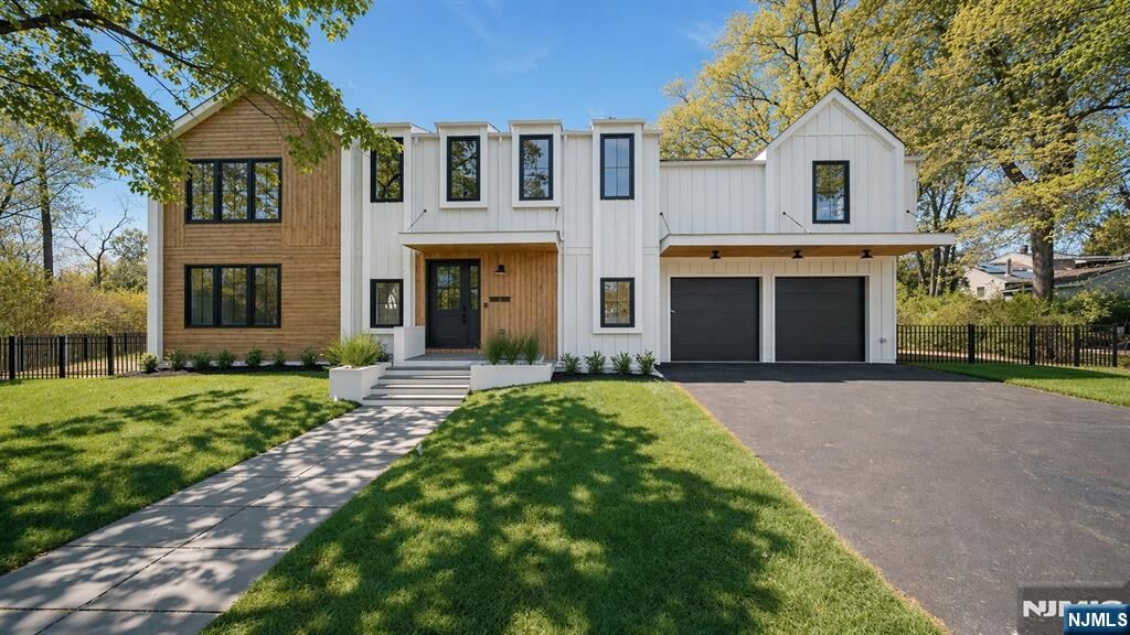 Property Photo:  23 Cherry Court  NJ 07626 