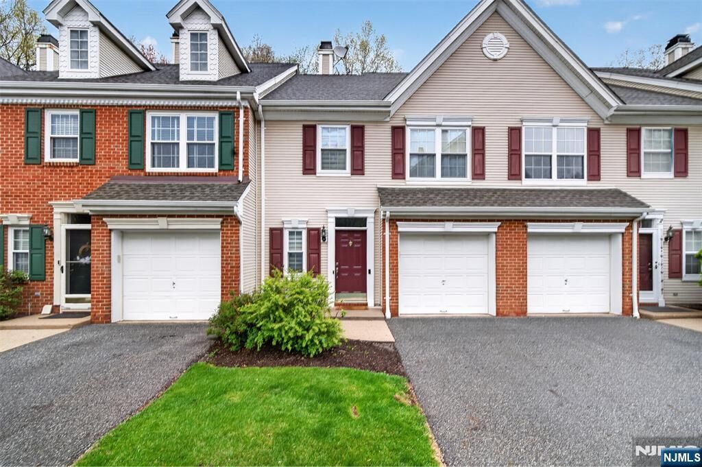 Property Photo:  75 Washington Court  NJ 07082 