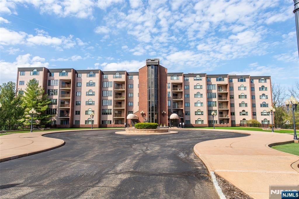 Property Photo:  1360 Hamburg Turnpike 402  NJ 07470 