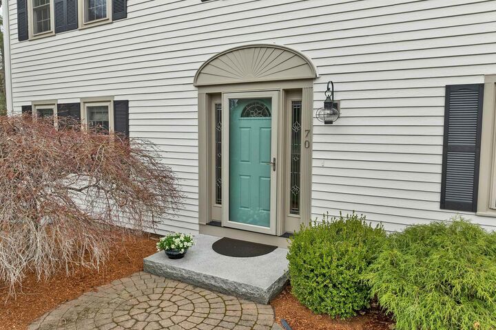 Property Photo:  70 Spindlewick Drive  NH 03062 