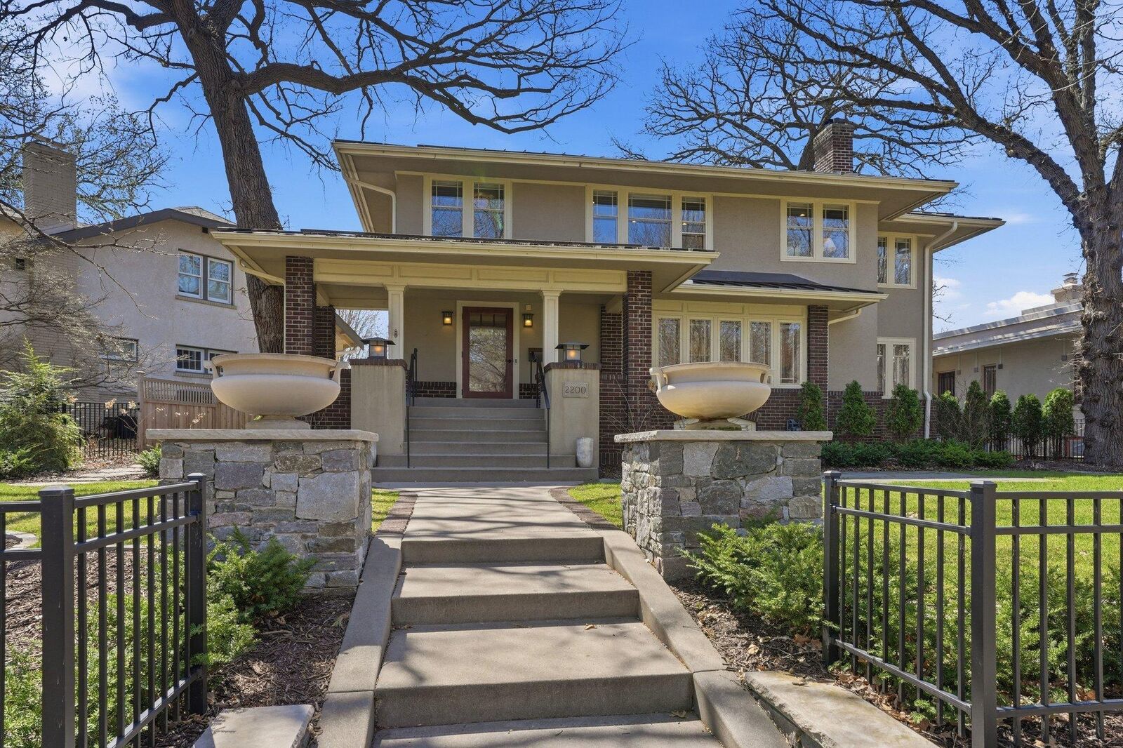 Property Photo:  2200 Kenwood Parkway  MN 55405 