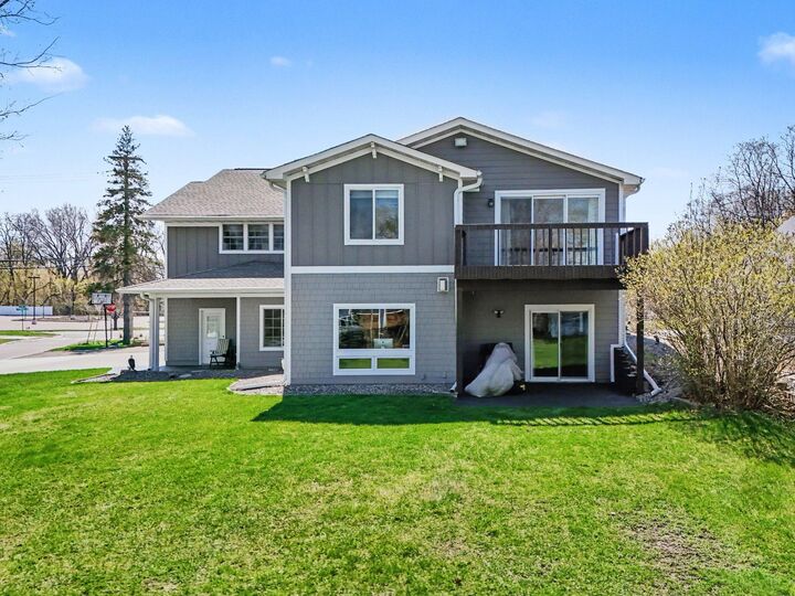 Property Photo:  100 Peninsula Road  MN 55441 