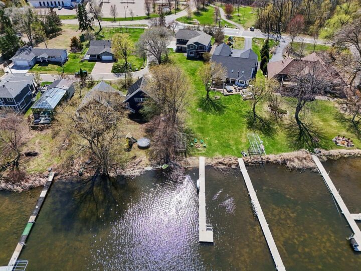 Property Photo:  100 Peninsula Road  MN 55441 