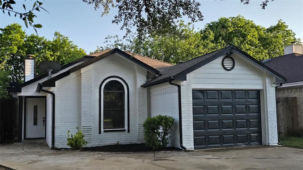 Property Photo:  1713 Woodhall Way  TX 76134 