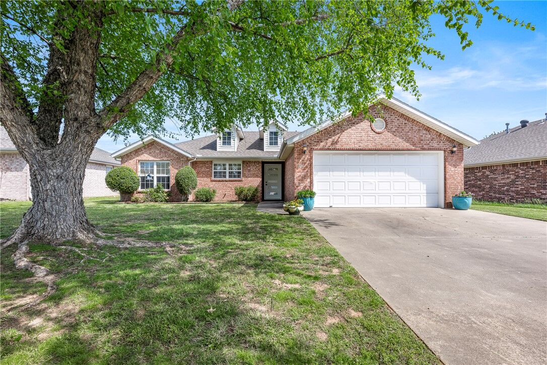 Property Photo:  3900 SW Carriageway Avenue  AR 72712 