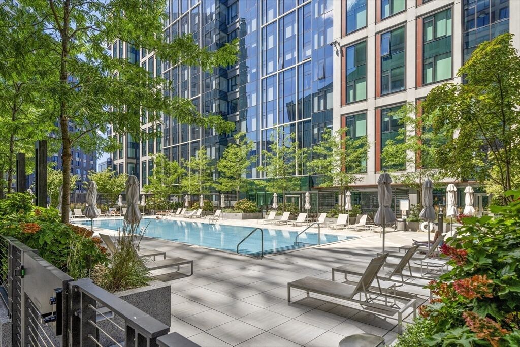 Property Photo: 133 Seaport Boulevard 716 MA 02210