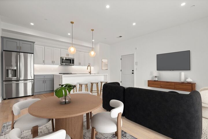 Property Photo:  52 Withington St 9  MA 02124 