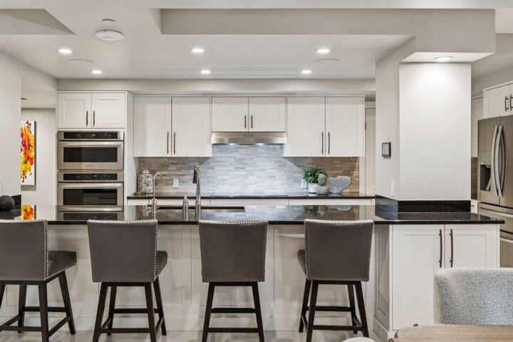 Property Photo:  400 Eau Claire Avenue SW 8203  AB T2P 4X2 