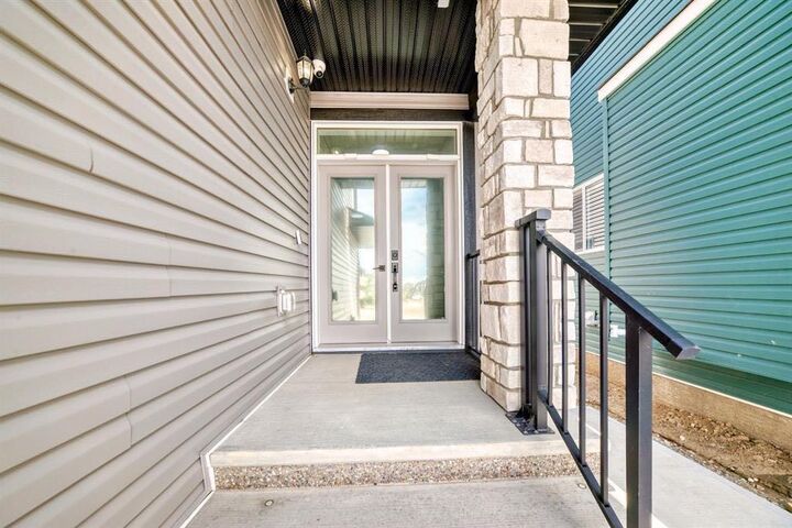 Property Photo: 127 Saddlecrest Grove NE AB T3J 2K3