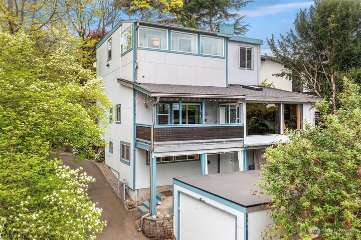 Property Photo:  2820  27th Avenue W  WA 98199 