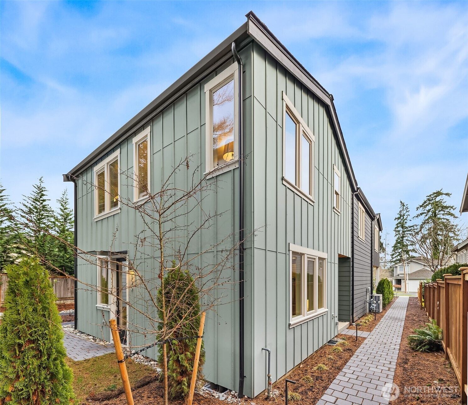 Property Photo:  639  18th Avenue W  WA 98033 