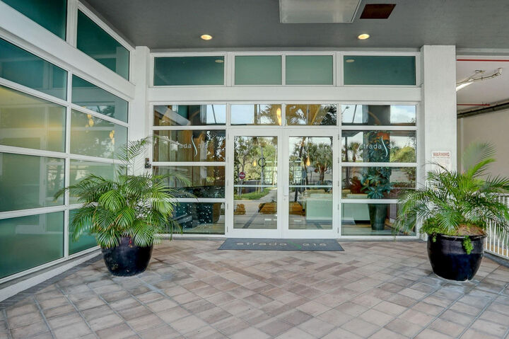 Property Photo:  315 NE 3rd Avenue 1509  FL 33301 