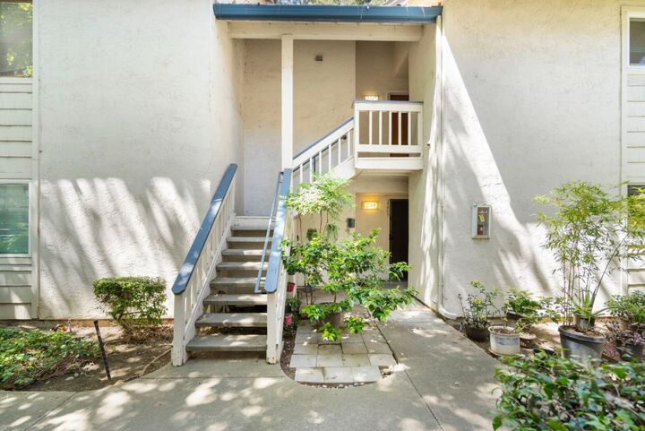 Property Photo:  2207 Summereve Court  CA 95122 