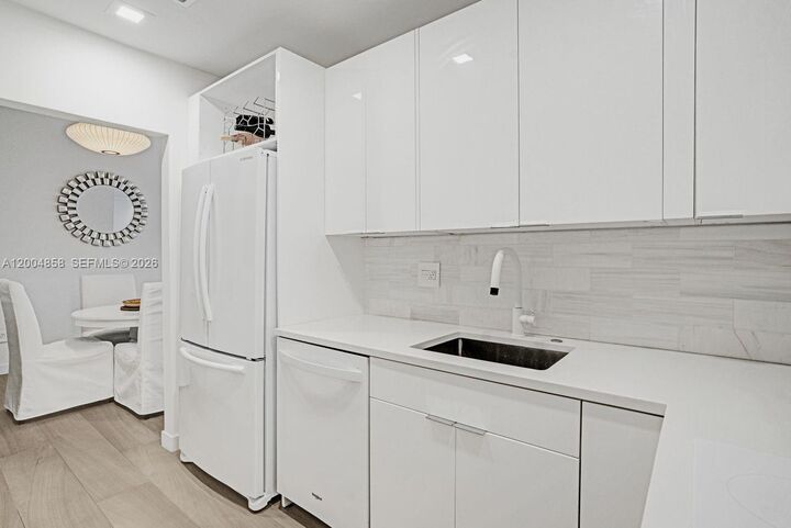 Property Photo:  625 Biltmore Way 103  FL 33134 