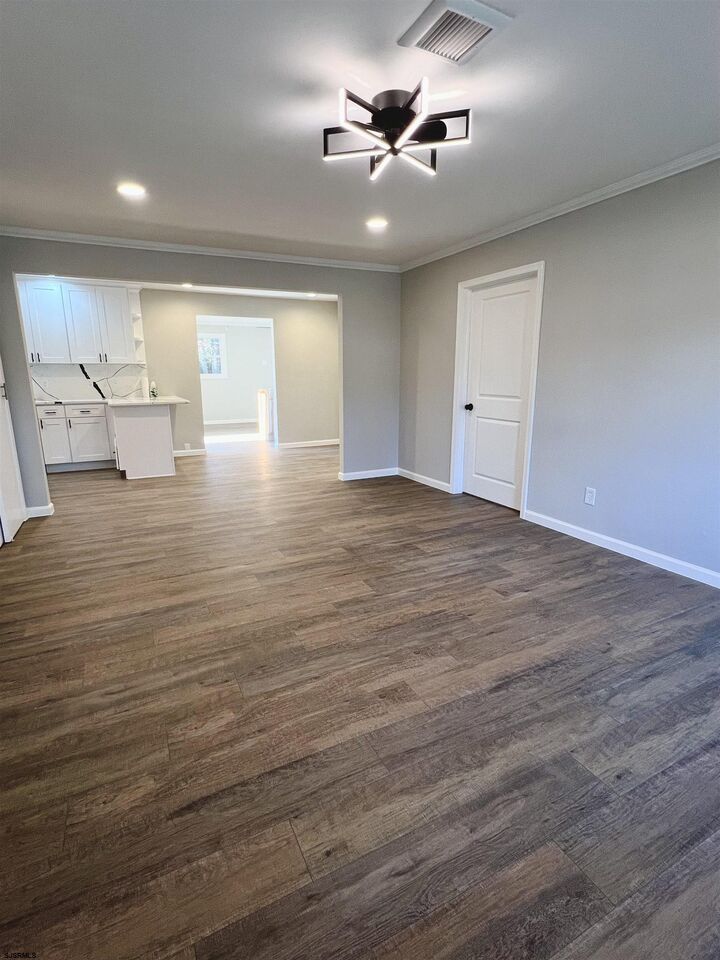 Property Photo:  10 Franklin Dr  NJ 08244 