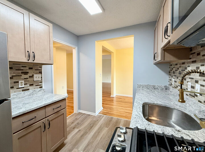 Property Photo:  570 Whitney Avenue L3  CT 06511 