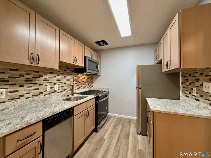 Property Photo:  570 Whitney Avenue L3  CT 06511 
