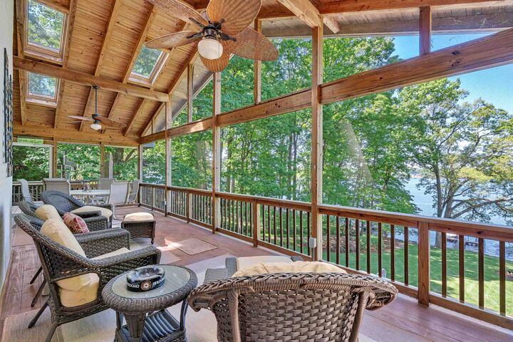 Property Photo:  132 Lake Bowen Drive  SC 29349 