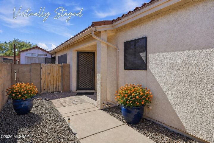 Property Photo:  1921 N Placita Santa Rita  AZ 85614 