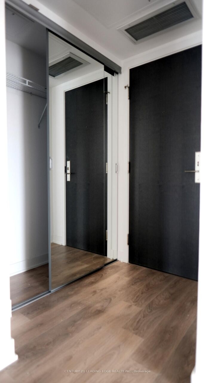 Property Photo:  188 Cumberland Street 2212  ON M5R 0B6 