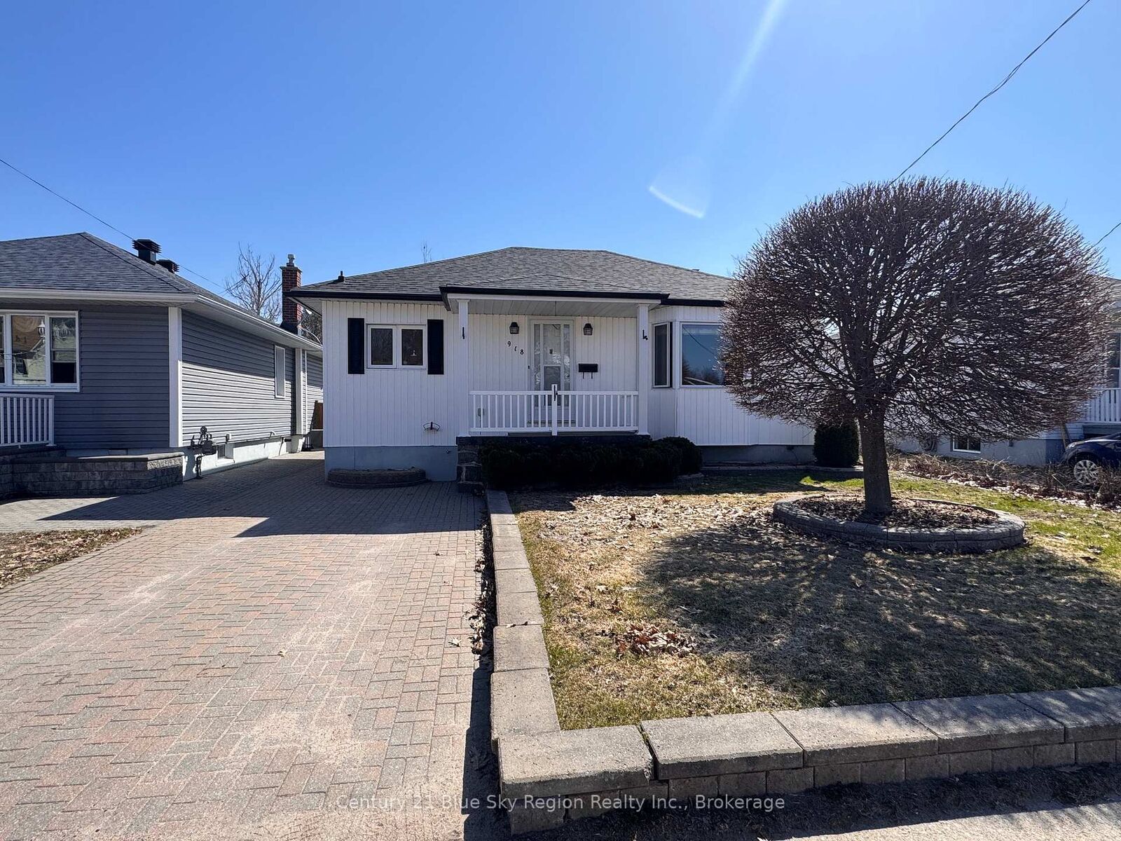 Property Photo:  918 Douglas Street  ON P1B 5P6 