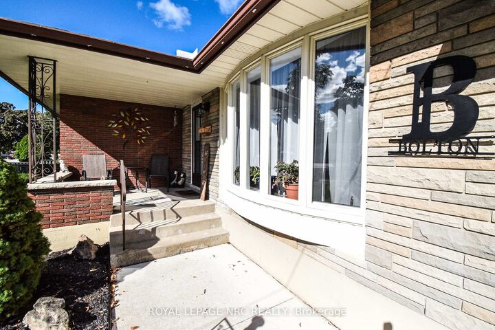 Property Photo: 11 Grosvenor Street ON L2M 3E9
