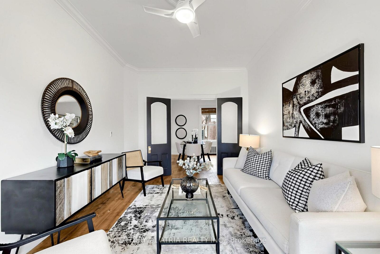 Property Photo:  106 Oxford Street  ON M5T 1P3 