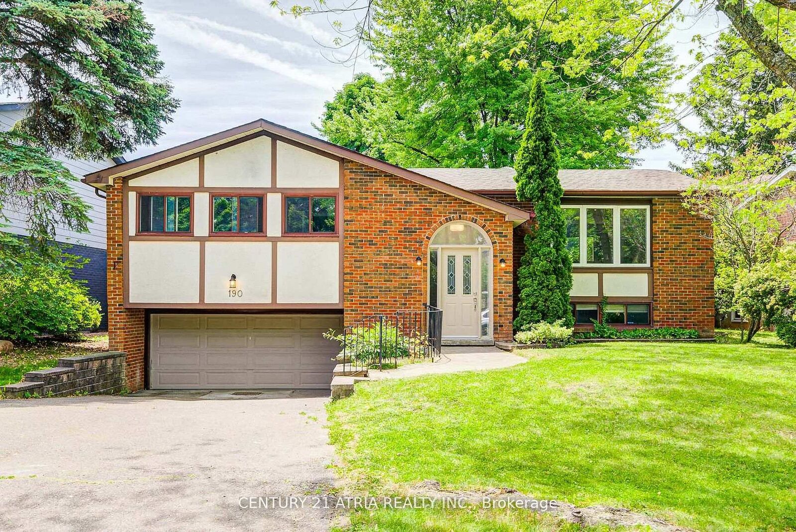 Property Photo:  190 Romfield Circuit  ON L3T 3J1 