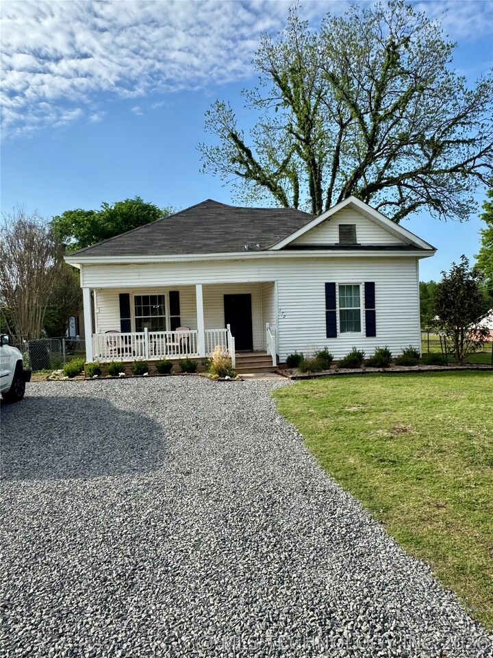 Property Photo:  112 E Maple Street  OK 74434 