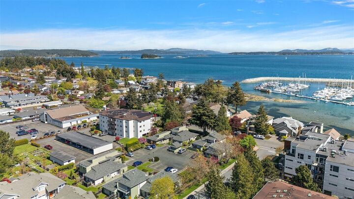 Property Photo:  10008 Third St 5  BC V8L 3B3 