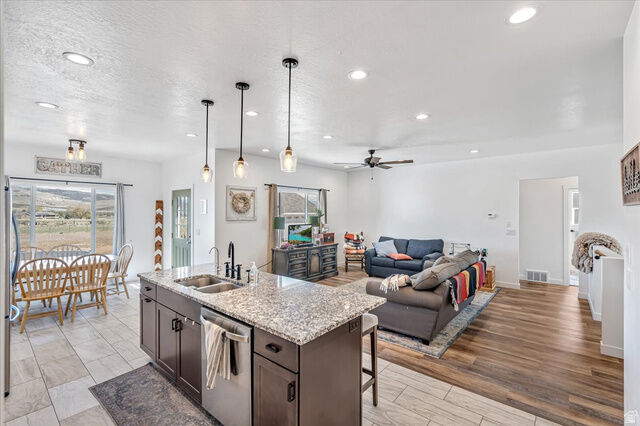 Property Photo:  607 S 250 W  UT 84632 