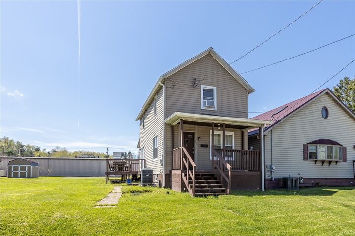 Property Photo:  208 Level St  PA 15314 