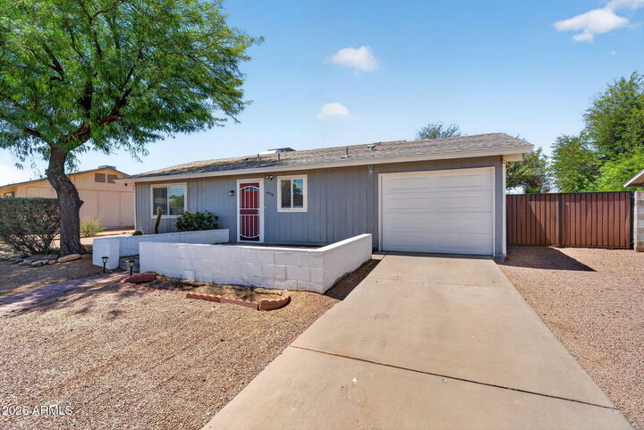 Property Photo:  408 N Los Feliz Drive  AZ 85226 