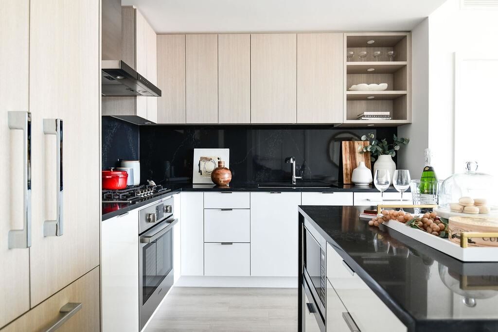 Property Photo: 4988 Bennett Street 307 BC V5H 0L1