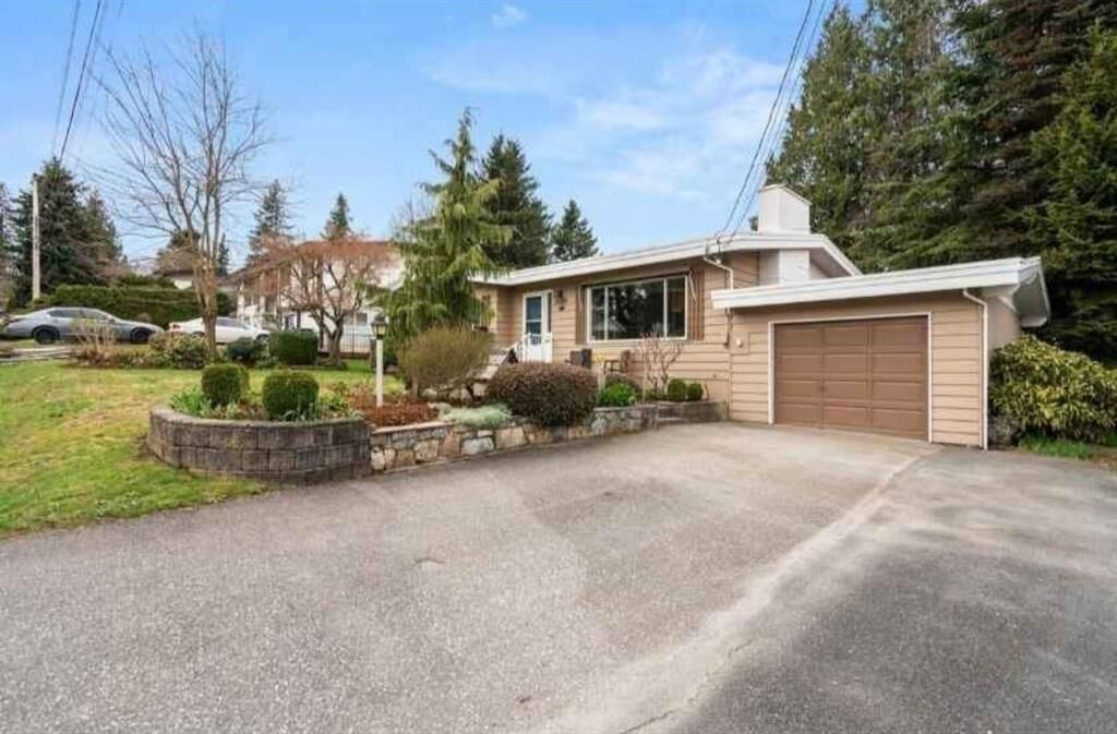 Property Photo: 32611 Hollywood Avenue BC V2T 1R9