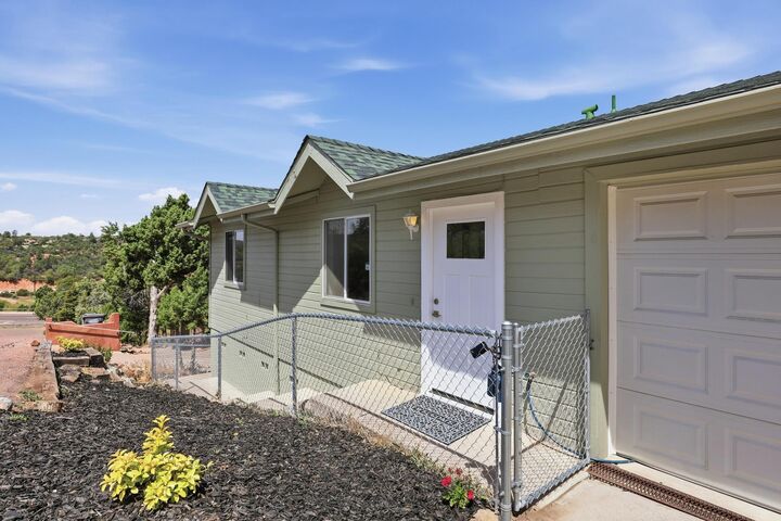 Property Photo:  112 E Ridge Lane  AZ 85541 