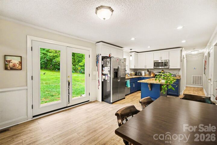 Property Photo:  847 E Chestnut Street  NC 28164 