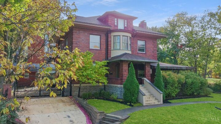 Property Photo:  2100 St James Avenue  OH 45206 