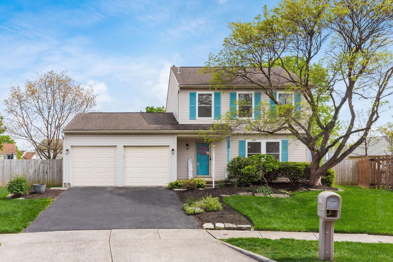 Property Photo:  1000 Bright Star Court  OH 43228 