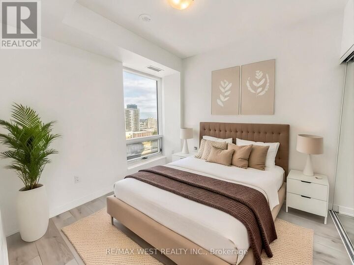 Property Photo: 28 Freeland Street 2105 ON M5E 1L7