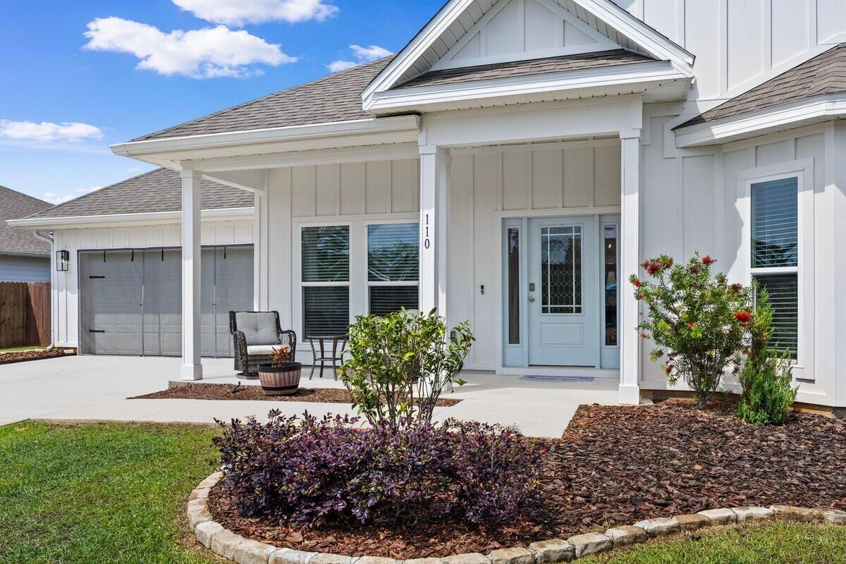 Property Photo: 110 E Oak Trees Lane FL 32439
