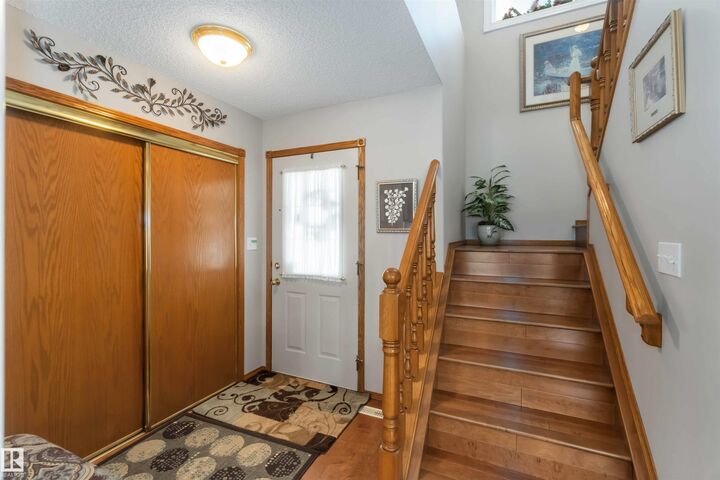 Photo de la propriété:  17224 83 Street NW  AB T5Z 3M2 