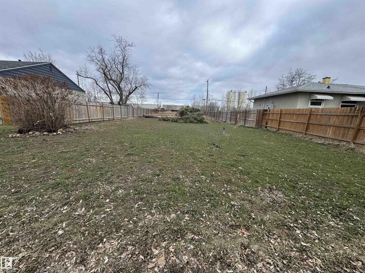 Property Photo:  10216 107 Street  AB T7P 2P5 