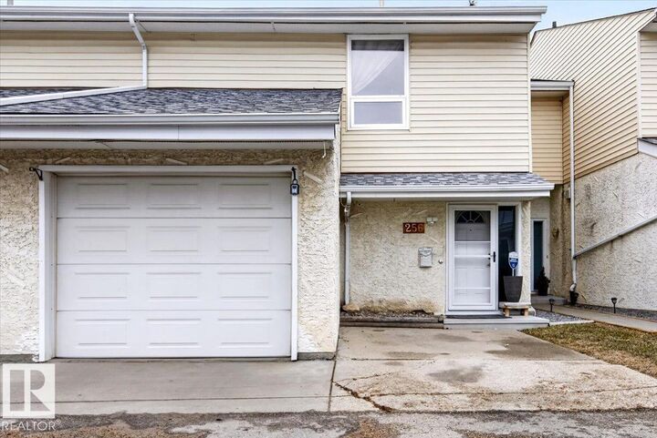 Property Photo:  256 Callingwood Place NW  AB T5T 2C6 