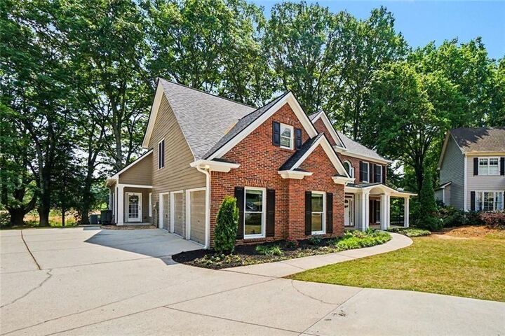 Property Photo: 607 Crimsonwood Court GA 30127