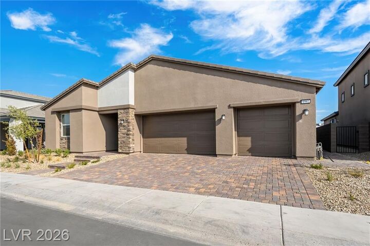 Property Photo:  