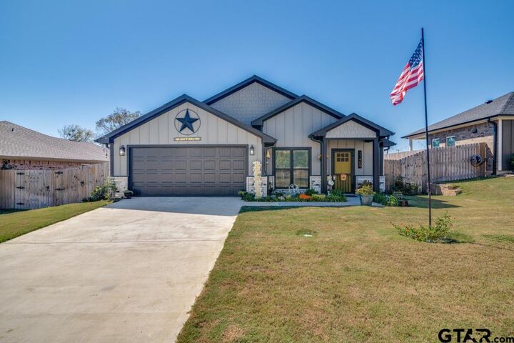 Property Photo: 17409 Crossing Circle TX 75771
