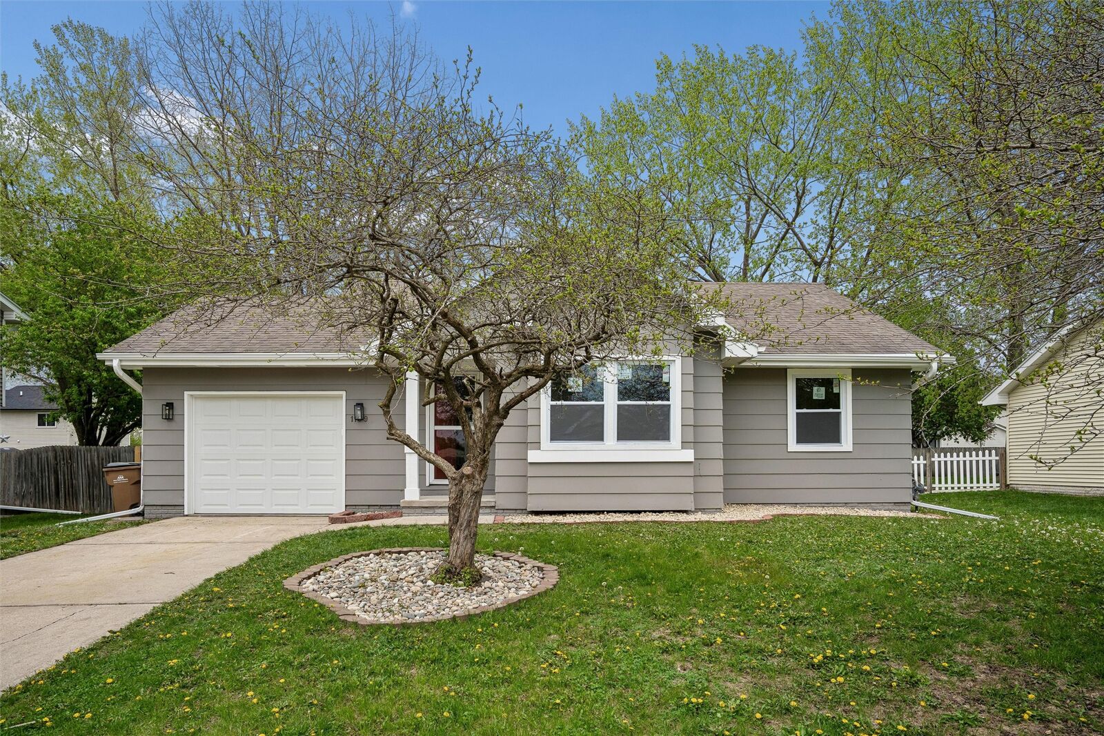 Property Photo:  1109 NE Jacob Street  IA 50111 