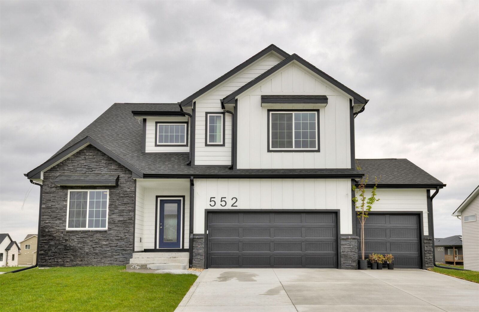 Property Photo:  552 Westwood Drive  IA 50124 